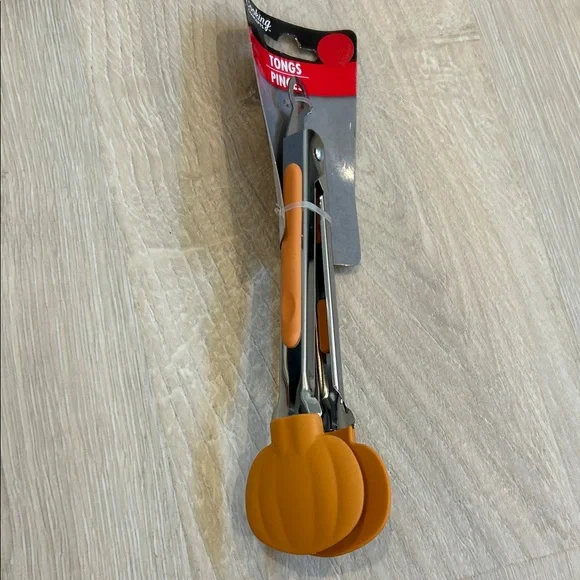 NWT Celebrate Together Pumpkin Themed Bundle With Oven Mitt, Pot Holder, & Tongs - Picture 2 of 4